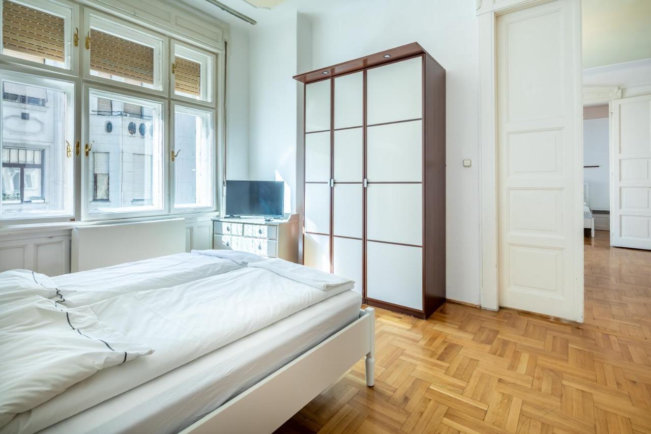 Huge Apartment In The City Center ブダペスト エクステリア 写真