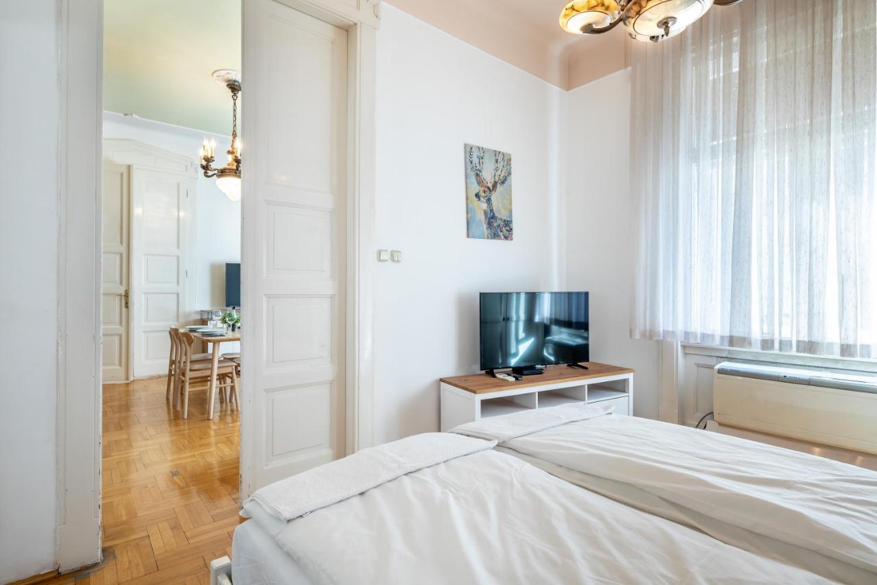 Huge Apartment In The City Center ブダペスト エクステリア 写真