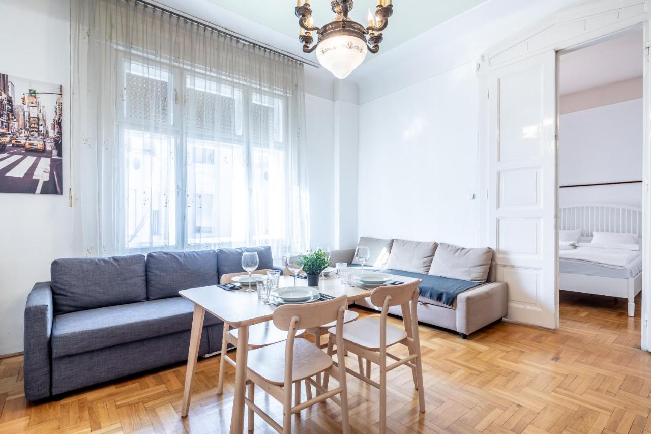 Huge Apartment In The City Center ブダペスト エクステリア 写真