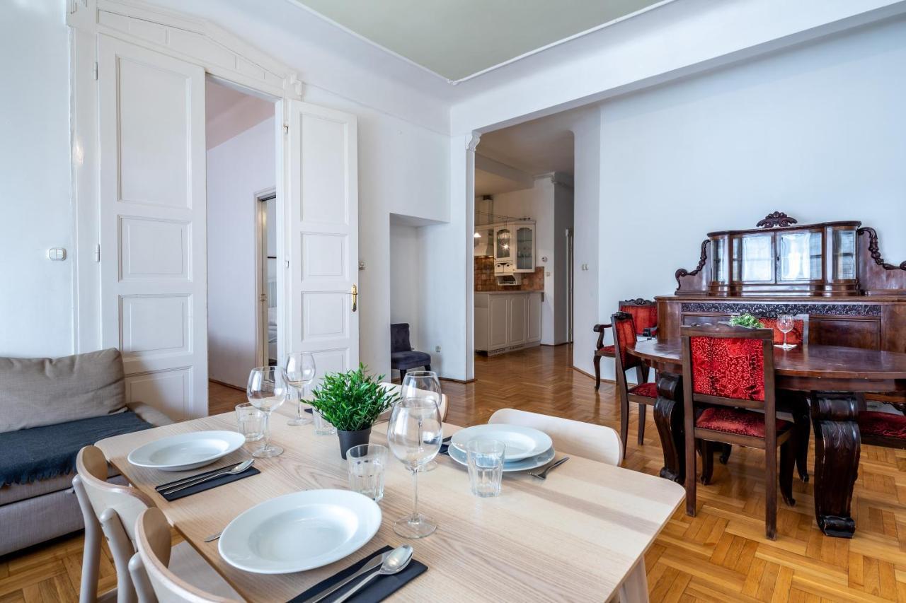 Huge Apartment In The City Center ブダペスト エクステリア 写真