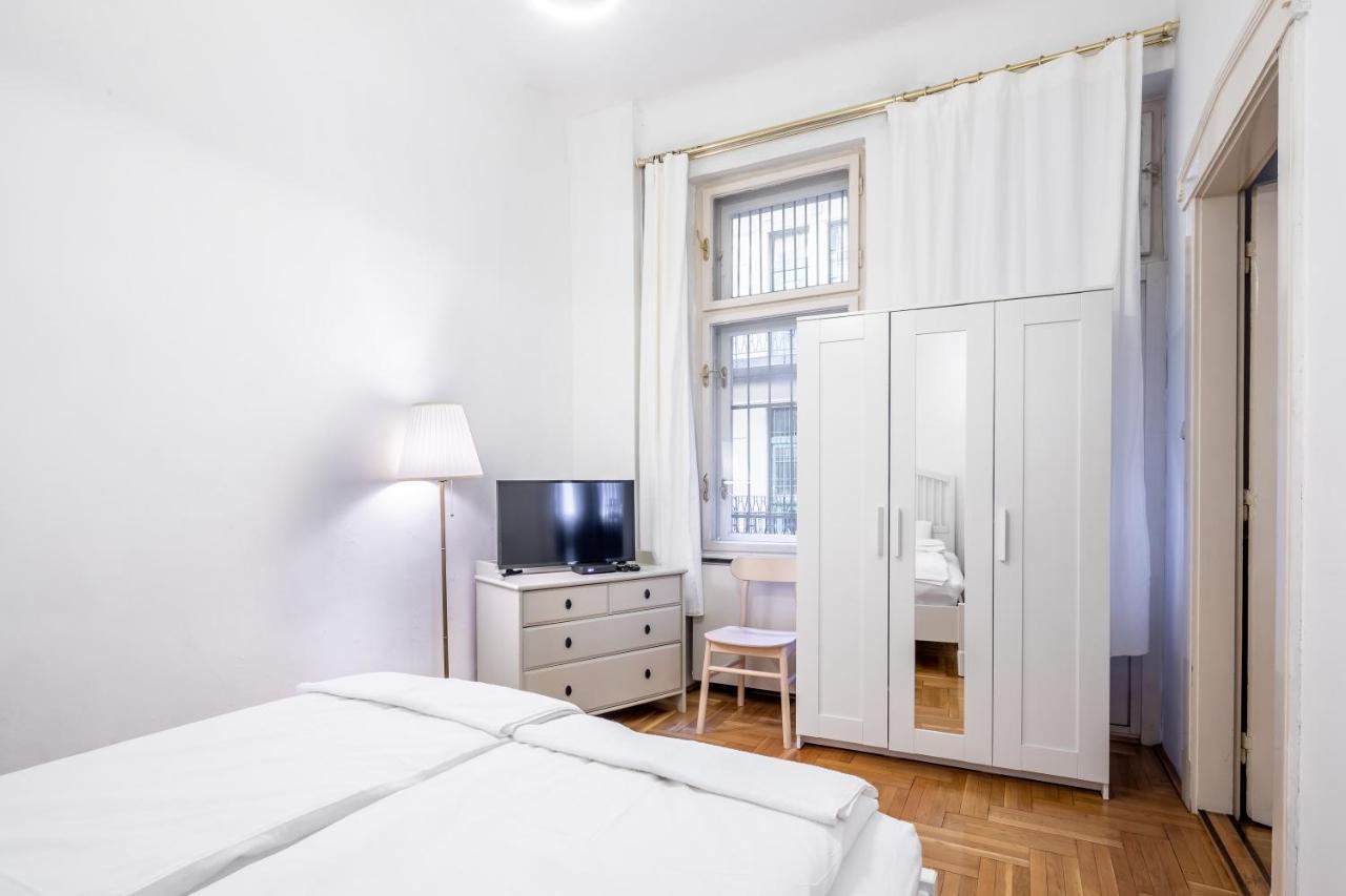 Huge Apartment In The City Center ブダペスト エクステリア 写真