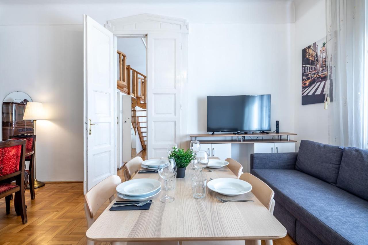 Huge Apartment In The City Center ブダペスト エクステリア 写真